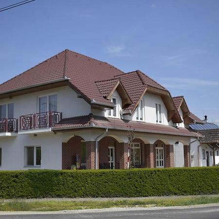 Fonix Apartmanhaz Nagypáli Eksteriør billede